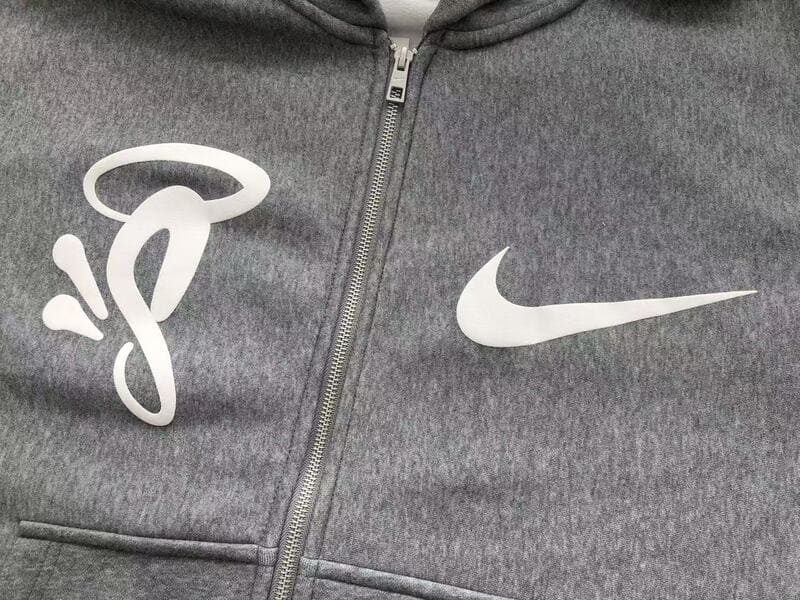 Conjunto Syna World x Nike Solo Swoosh Fleece Full-Zip Grey