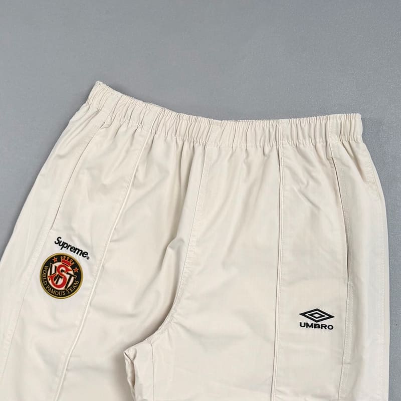 Conjunto Supreme x Umbro Cotton Ripstop Track Stone