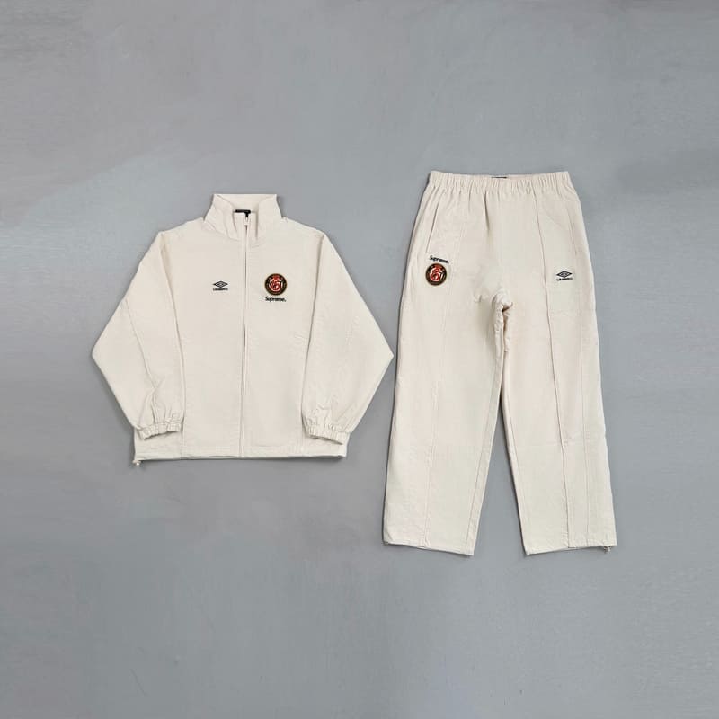 Conjunto Supreme x Umbro Cotton Ripstop Track Stone