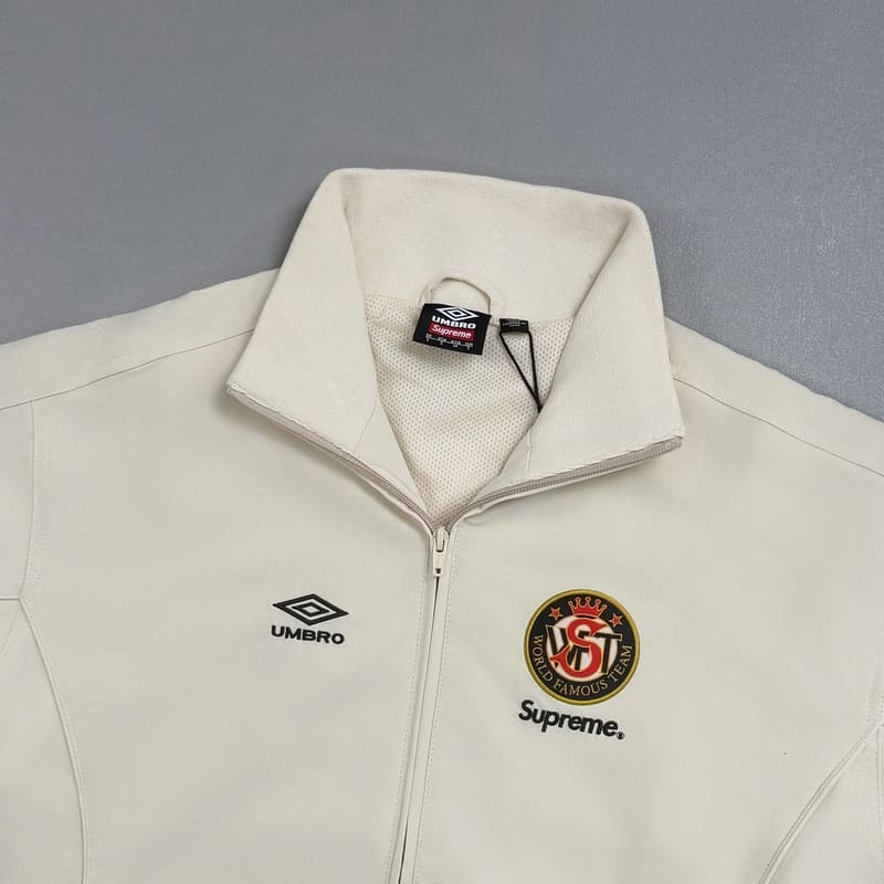 Conjunto Supreme x Umbro Cotton Ripstop Track Stone