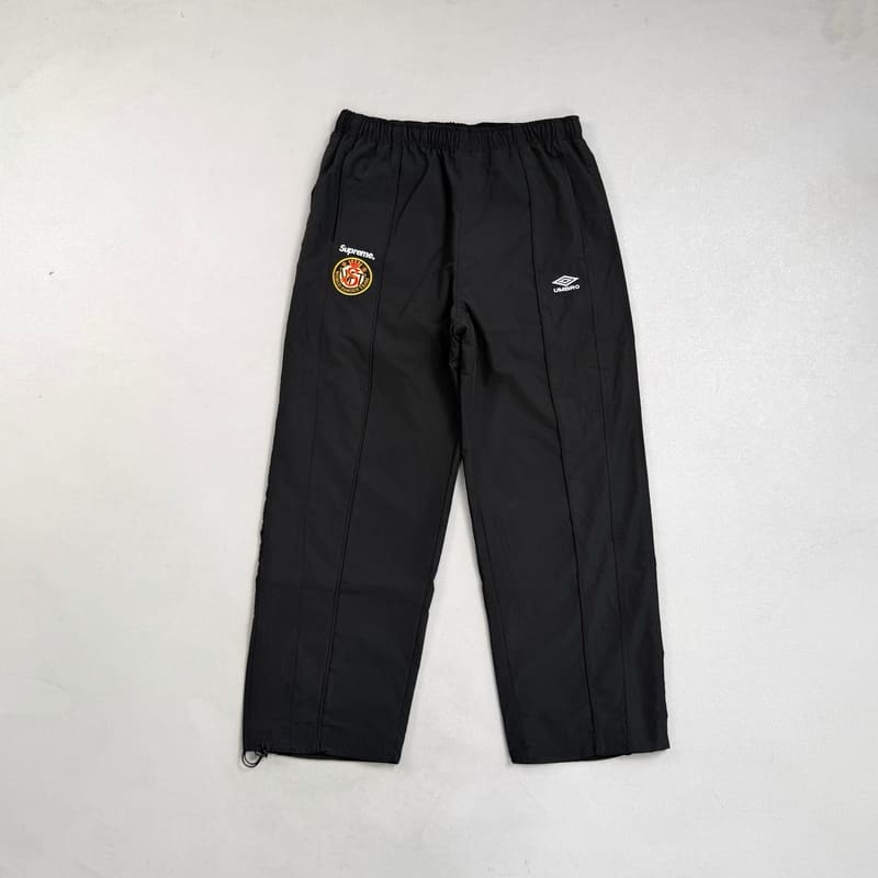 Conjunto Supreme x Umbro Cotton Ripstop Track Black