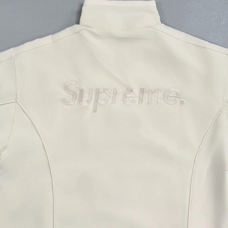 Conjunto Supreme x Umbro Cotton Ripstop Track Stone